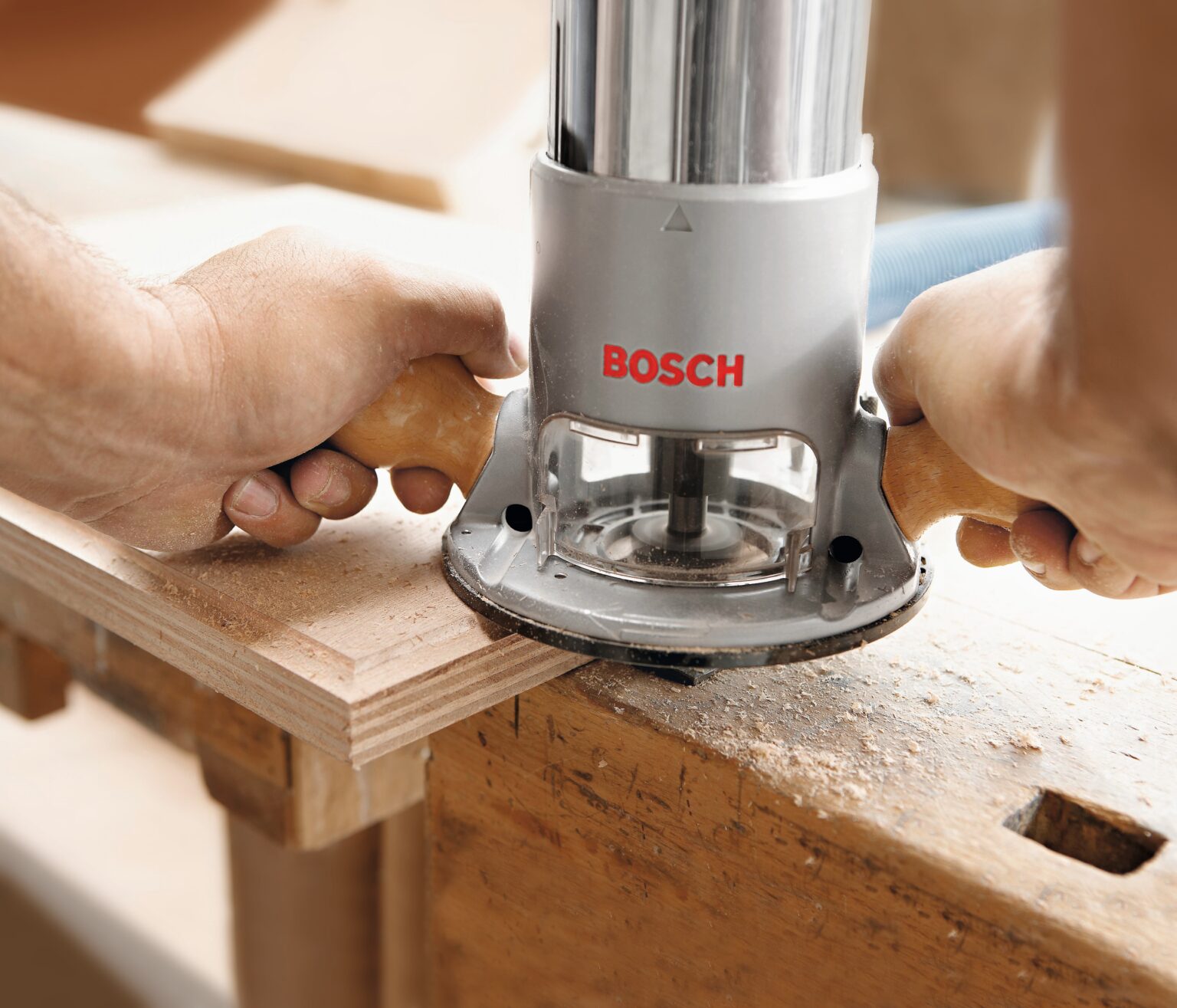 Bosch 2.25HP VS Fixed Base Router • Canadian Woodworker