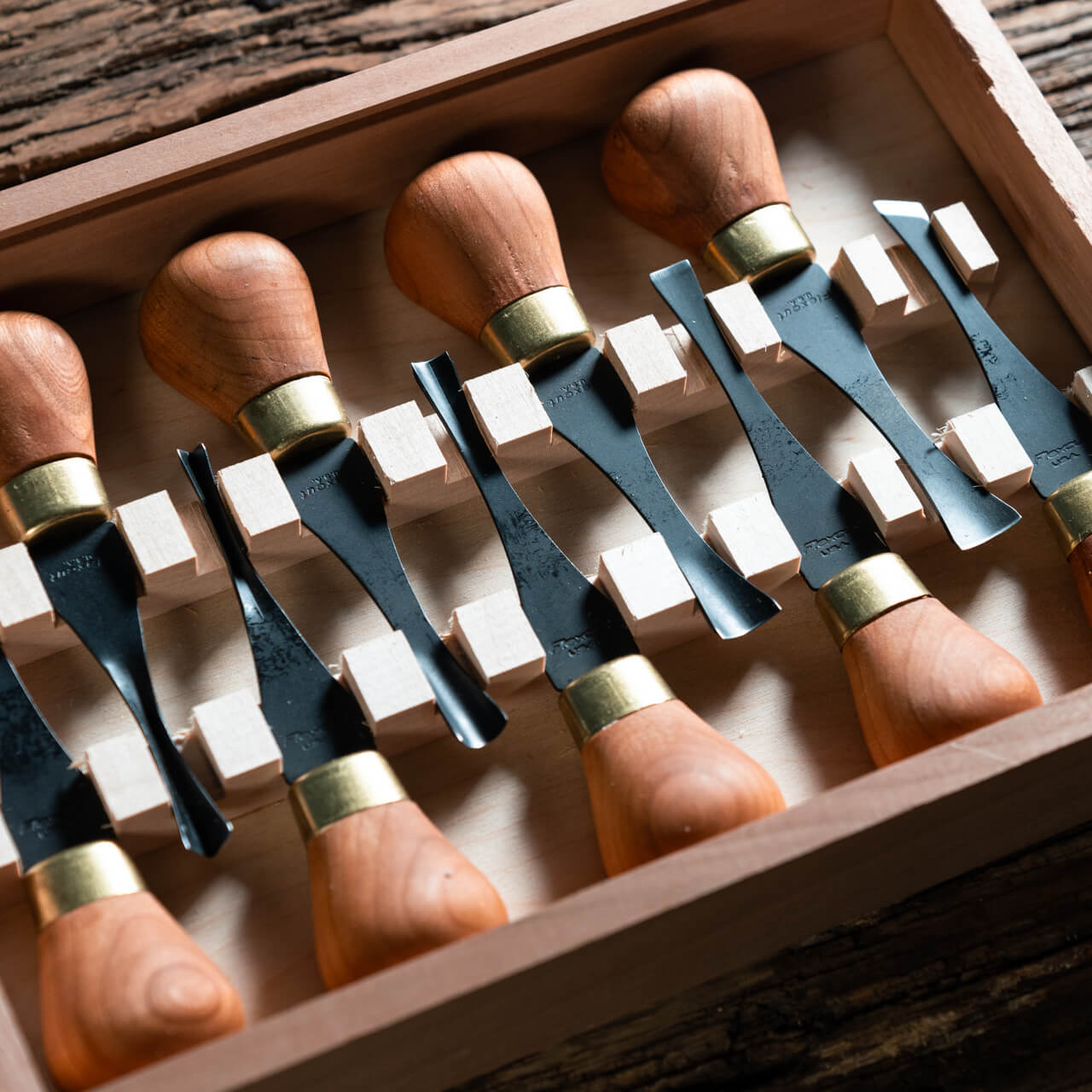 Flexcut Premium Palm Chisel Set w/ Cherry Handles - Image 3