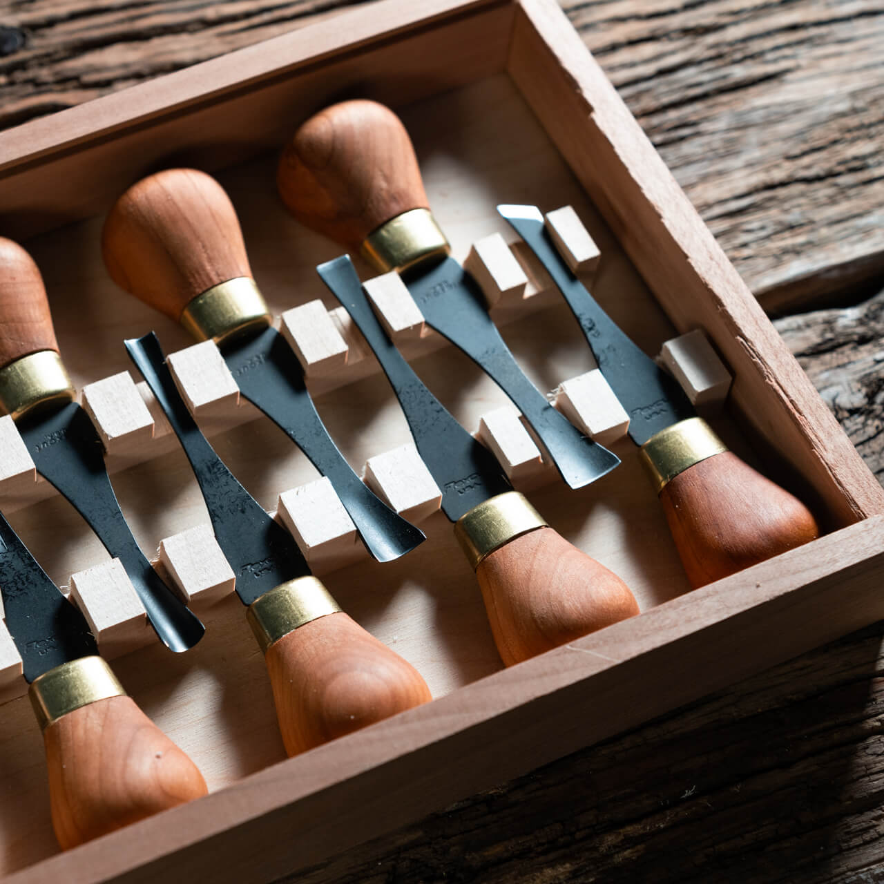 Flexcut Premium Palm Chisel Set w/ Cherry Handles - Image 4